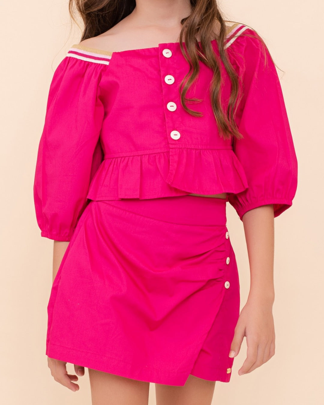 Conjunto rosa infantil feminino com blusa de mangas longas e short com babados