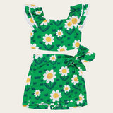 Conjunto infantil feminino com blusa cropped e short floral verde, detalhes em babado e estampa de flores amarelas
