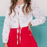Conjunto feminino infantil com blusa de cerejas e saia vermelha