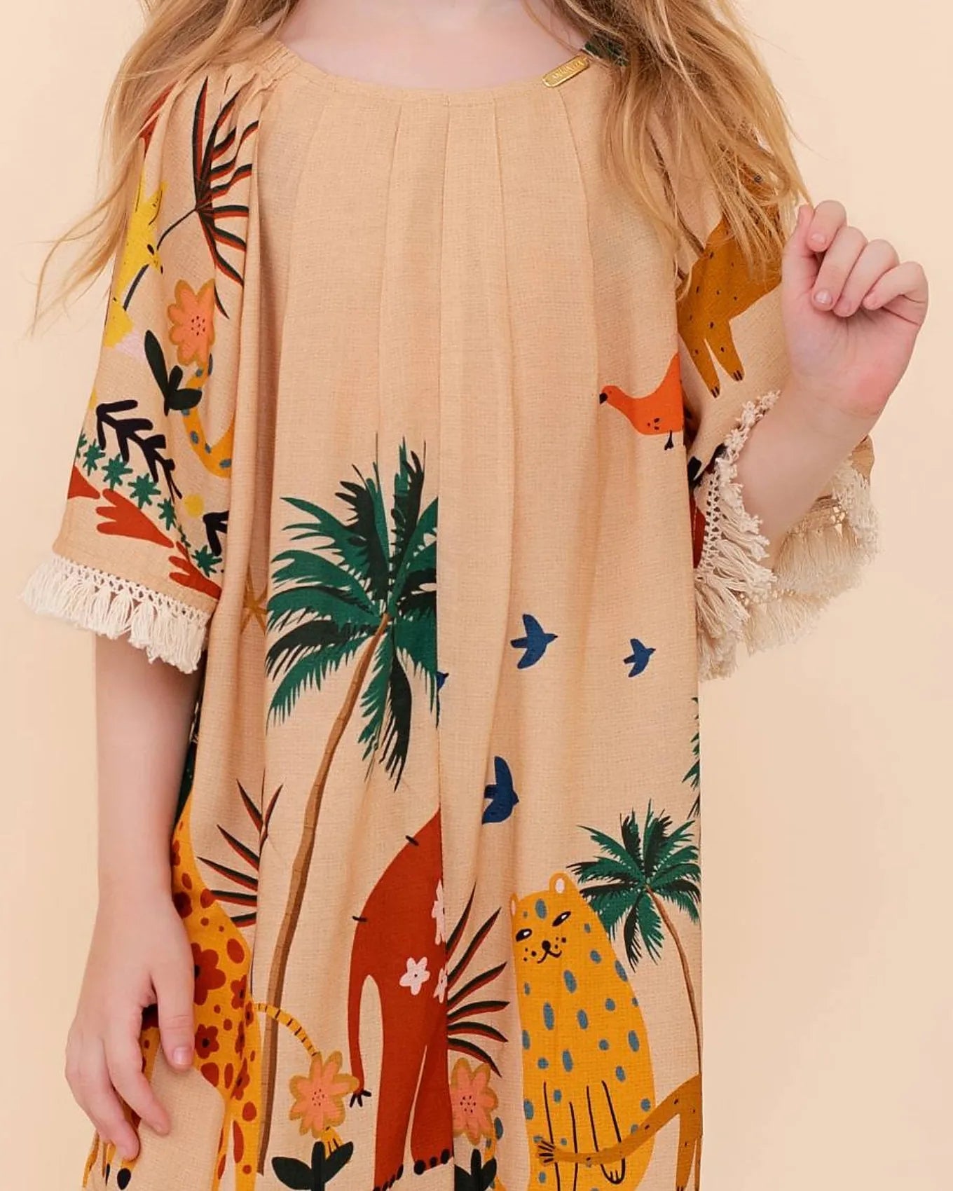 Macaco infantil com estampa de safári, mangas bufantes e caimento solto