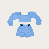 Conjunto feminino infantil azul claro com cropped de mangas longas e short prático