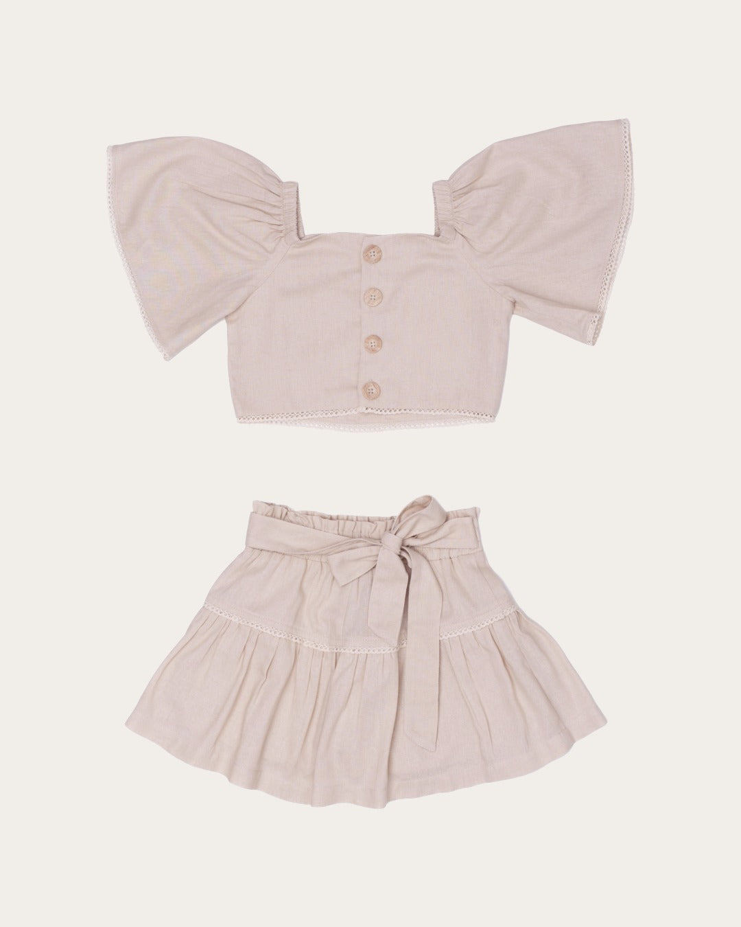 Conjunto infantil feminino com blusa de mangas amplas e saia rodada bege