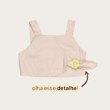 Conjunto infantil feminino com blusa de alças largas e short bege com bolsos