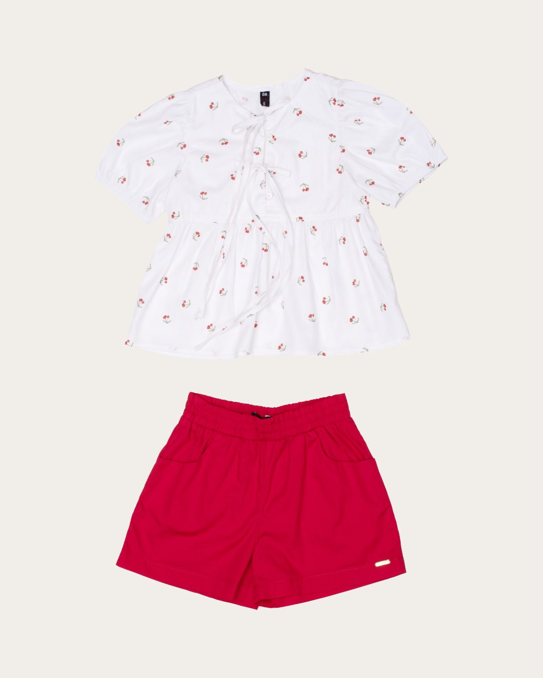 Conjunto infantil feminino com blusa de cerejas e short vermelho