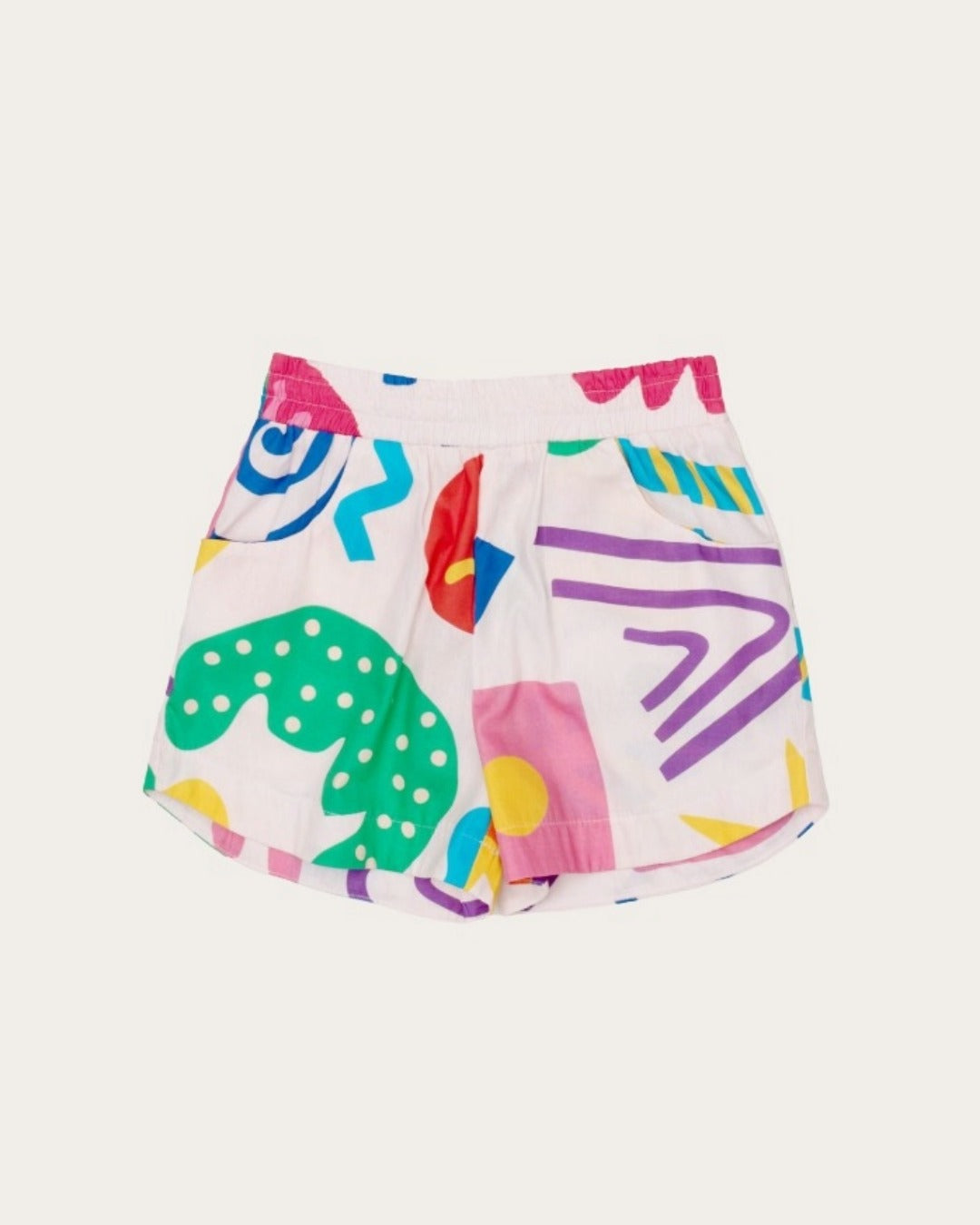 Conjunto infantil feminino com blusa de mangas amplas e shorts, estampa geométrica colorida