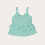 Conjunto feminino infantil com blusa de alças largas e saia curta, detalhes em camadas