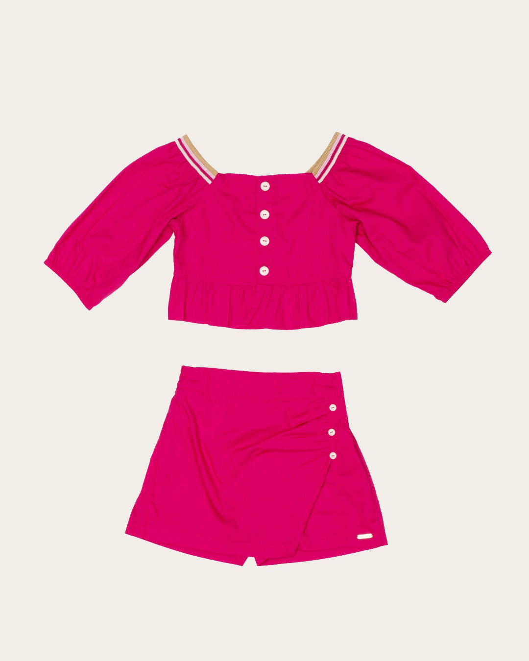 Conjunto rosa infantil feminino com blusa de mangas longas e short com babados