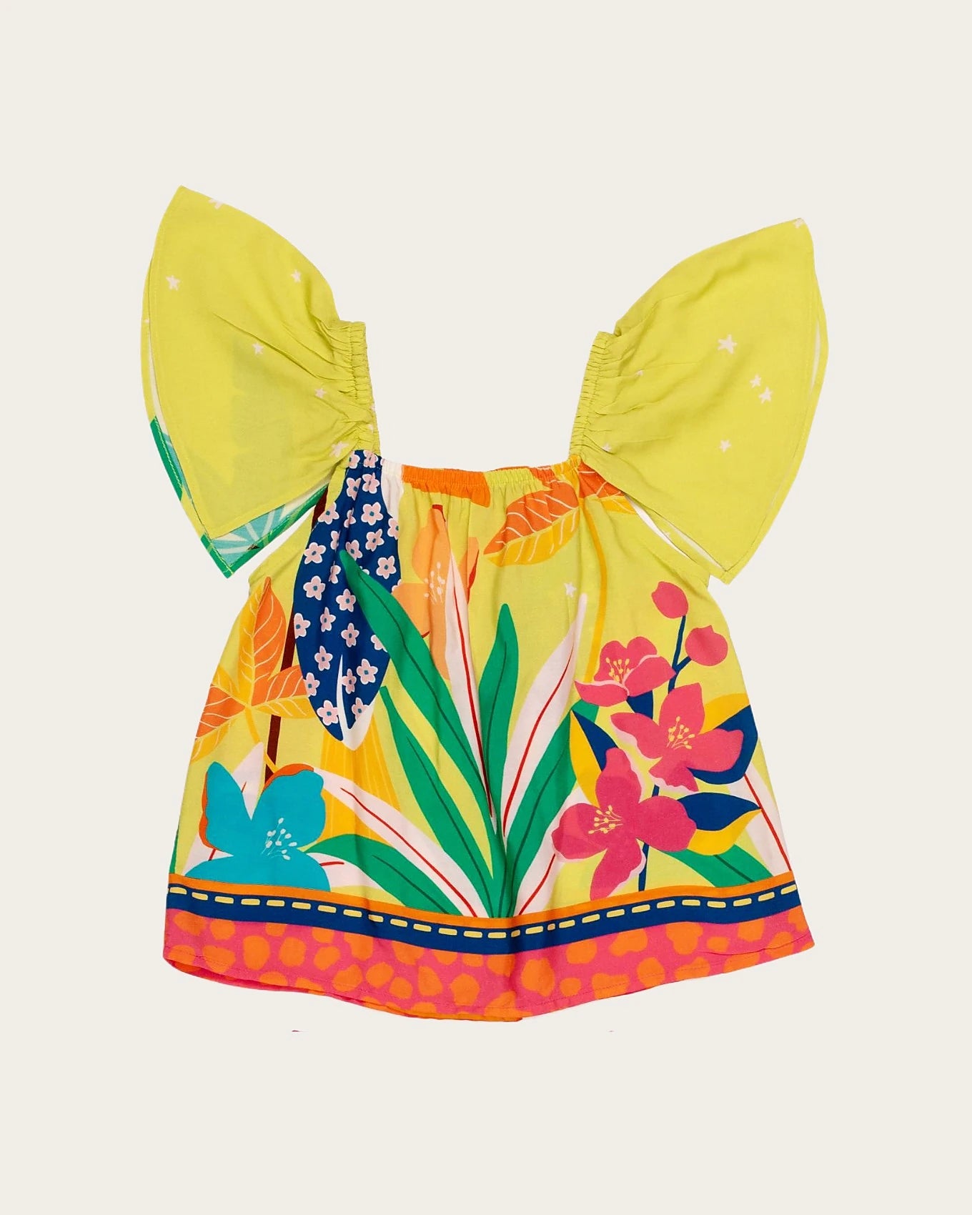 Conjunto infantil feminino com blusa tropical e short rosa, estampa de flores e folhas