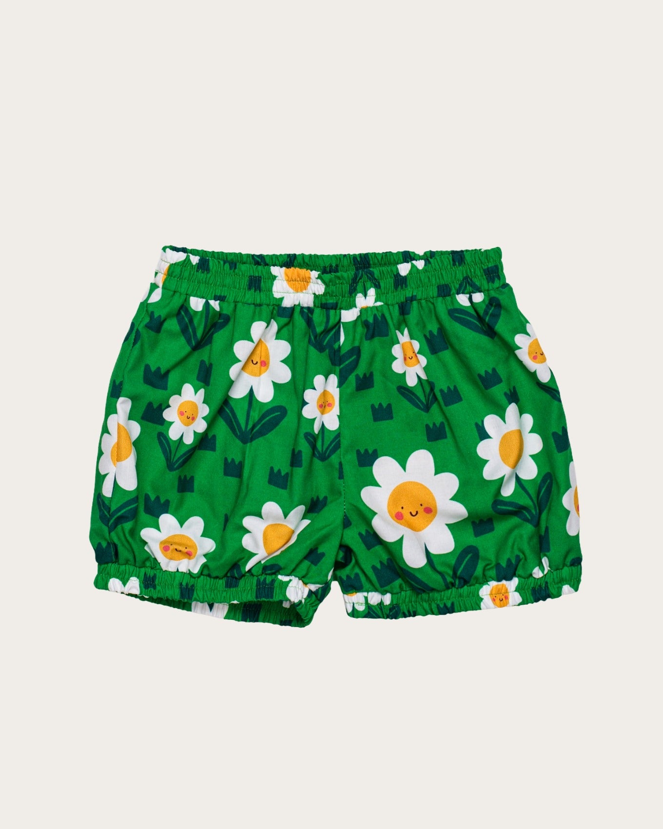 Conjunto infantil feminino com blusa verde e short, estampa de flores brancas e detalhe em renda