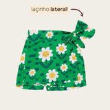 Conjunto infantil feminino com blusa cropped e short floral verde, detalhes em babado e estampa de flores amarelas