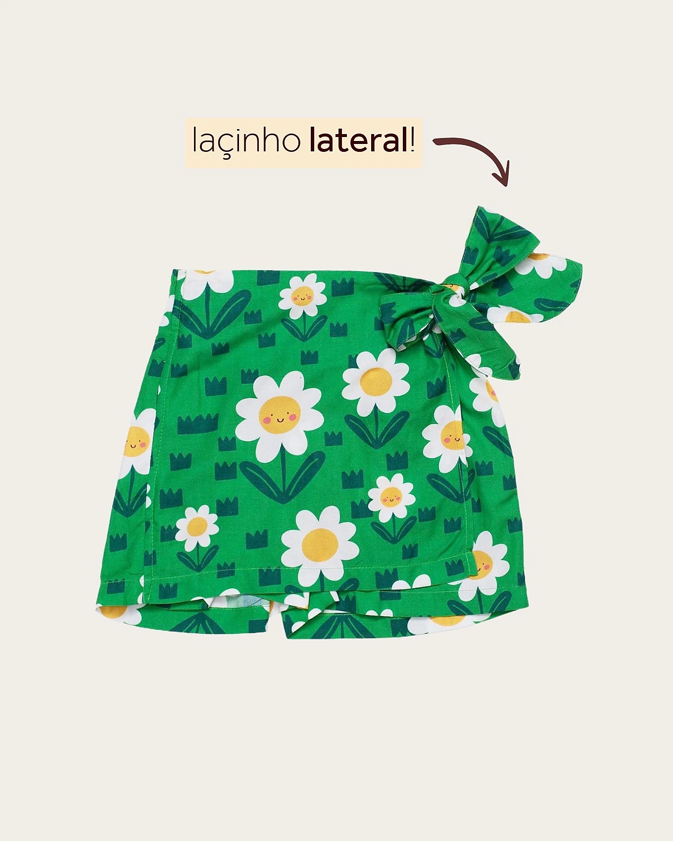 Conjunto infantil feminino com blusa cropped e short floral verde, detalhes em babado e estampa de flores amarelas