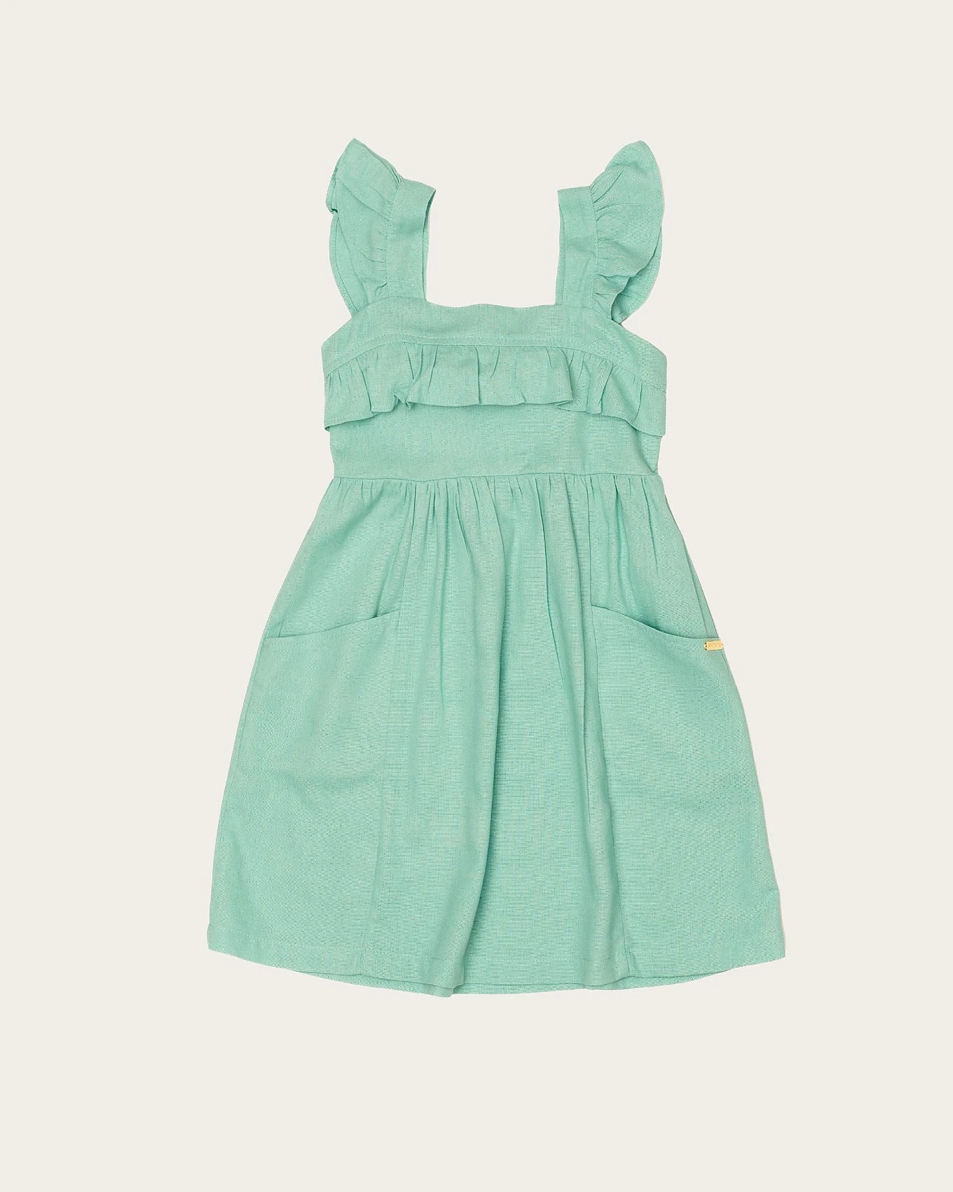 Vestido infantil com alças largas, saia solta e detalhes franzidos