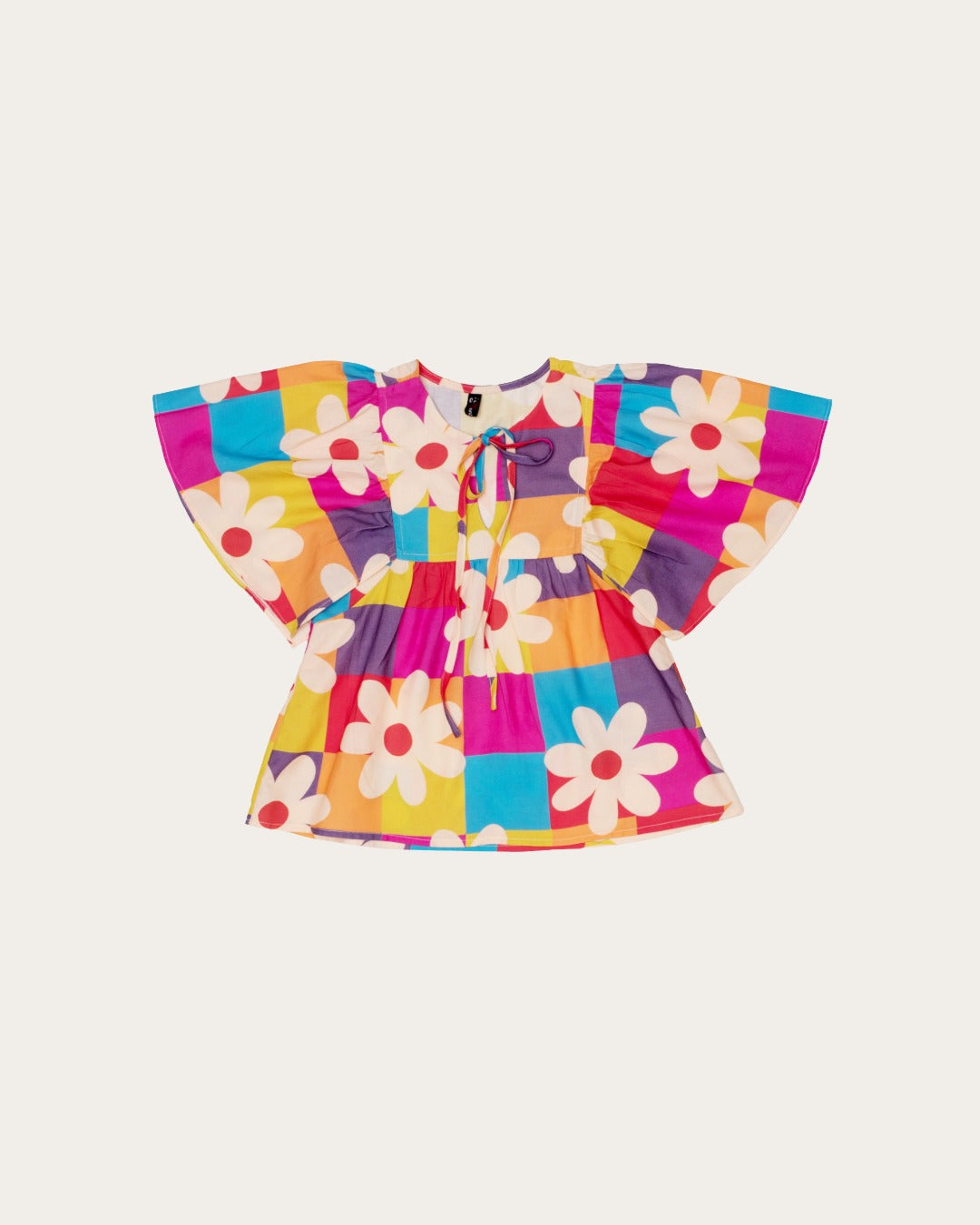 Conjunto infantil feminino com blusa de mangas amplas e short, estampa floral colorida