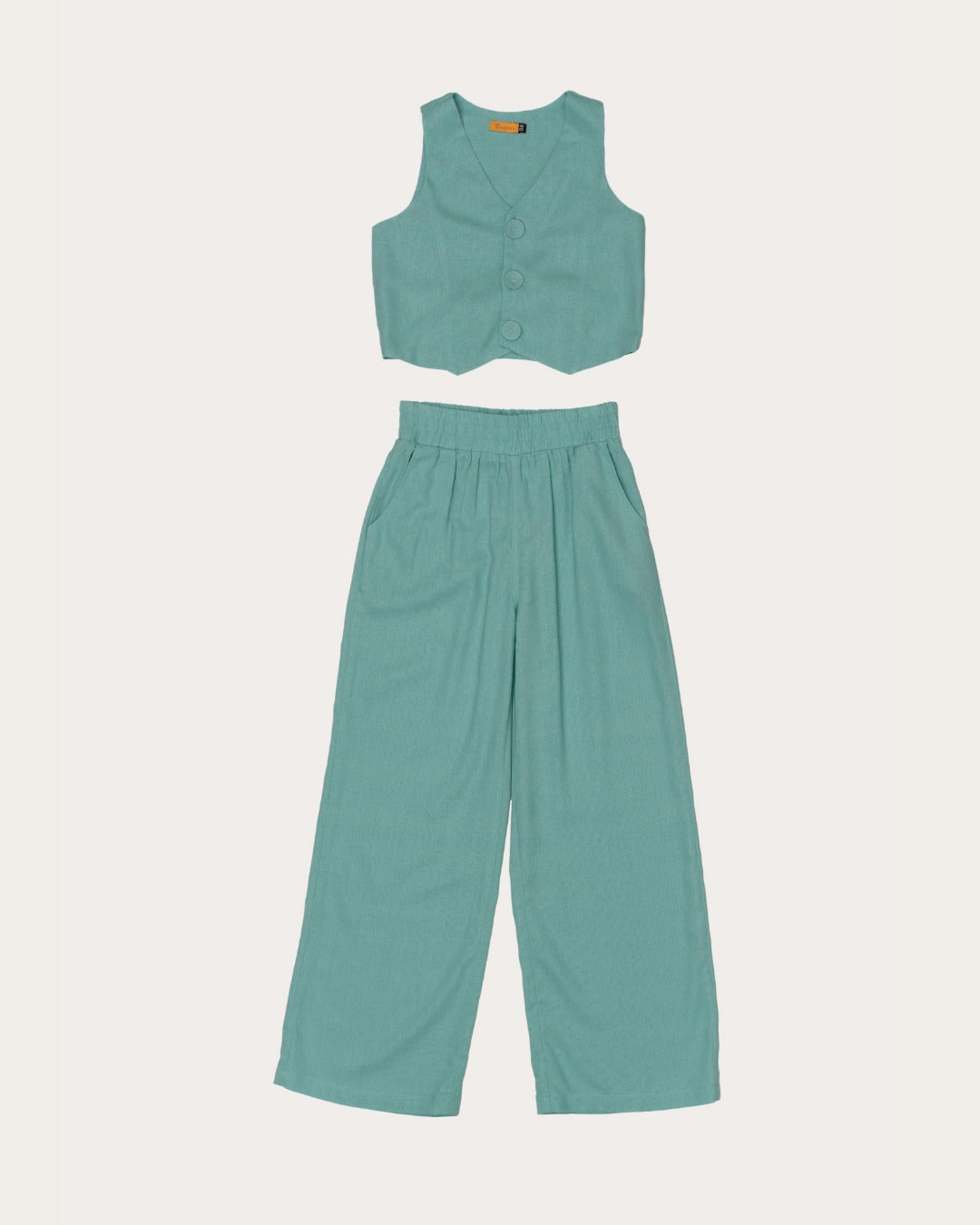 Conjunto feminino infantil com colete e calças largas, detalhe de botões no colete