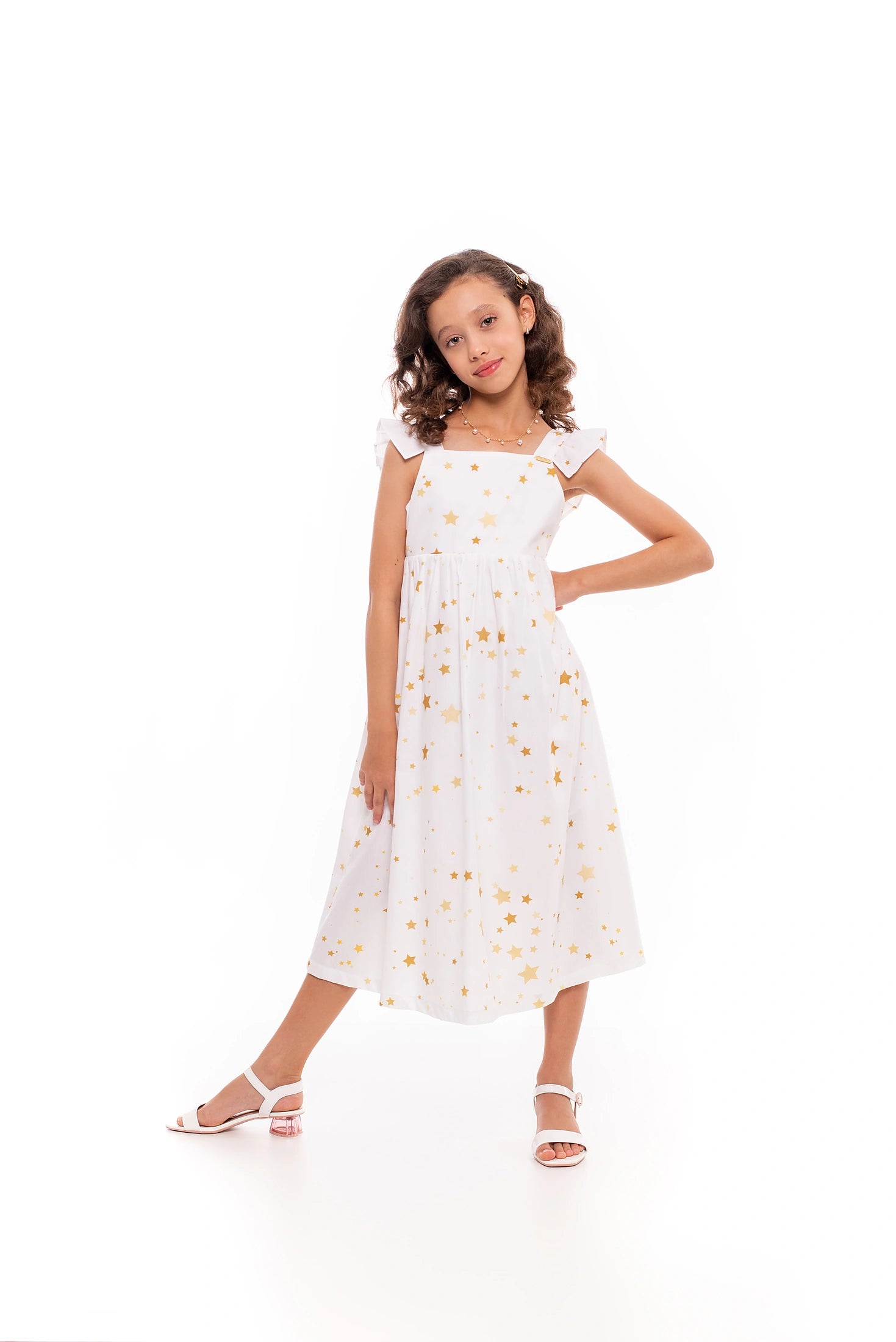 Vestido midi feminino infantil com alças largas, babados e estampa de estrelas