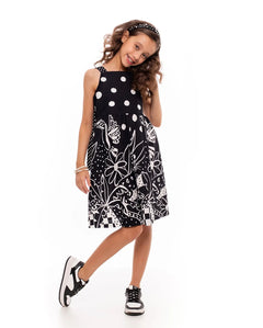 Vestido feminino infantil com estampa de borboletas e flores em preto e branco, alças com babados