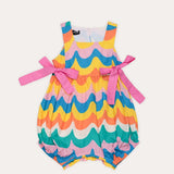 Romper feminino infantil com estampa de ondas coloridas e laços laterais