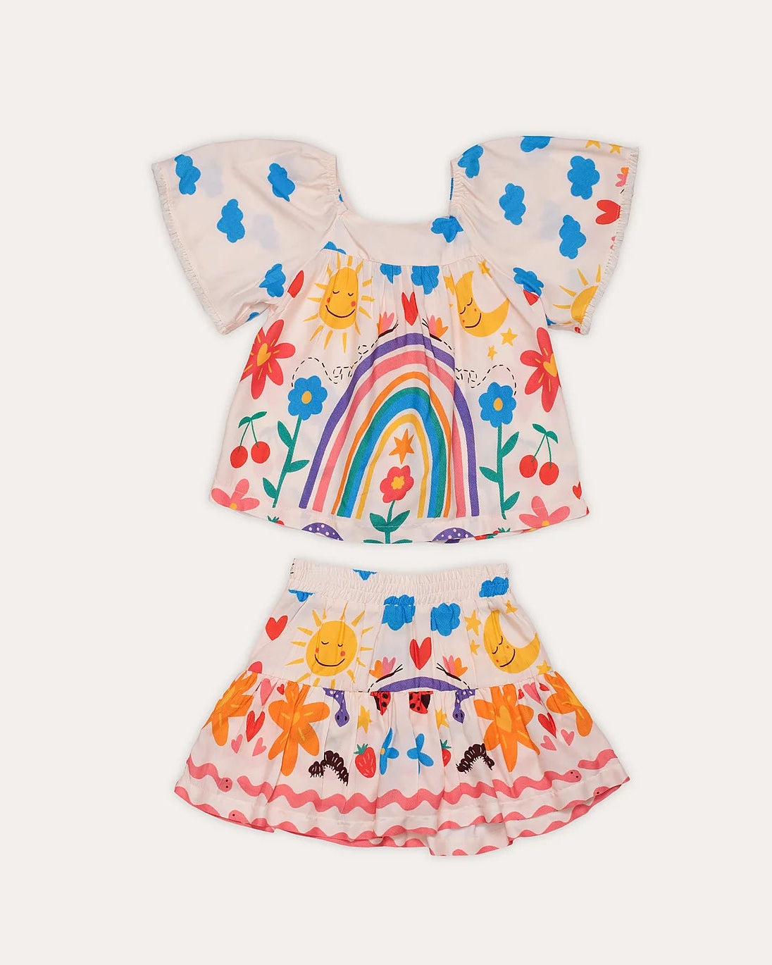 Conjunto infantil feminino com blusa de mangas bufantes e saia rodada, estampa colorida de arco-íris e flores
