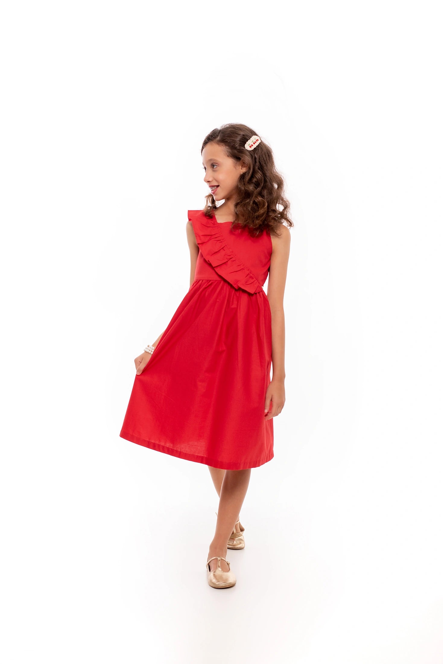 Vestido curto feminino infantil com alças largas e babados na parte frontal