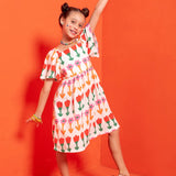 Vestido infantil com estampa de flores coloridas e mangas bufantes