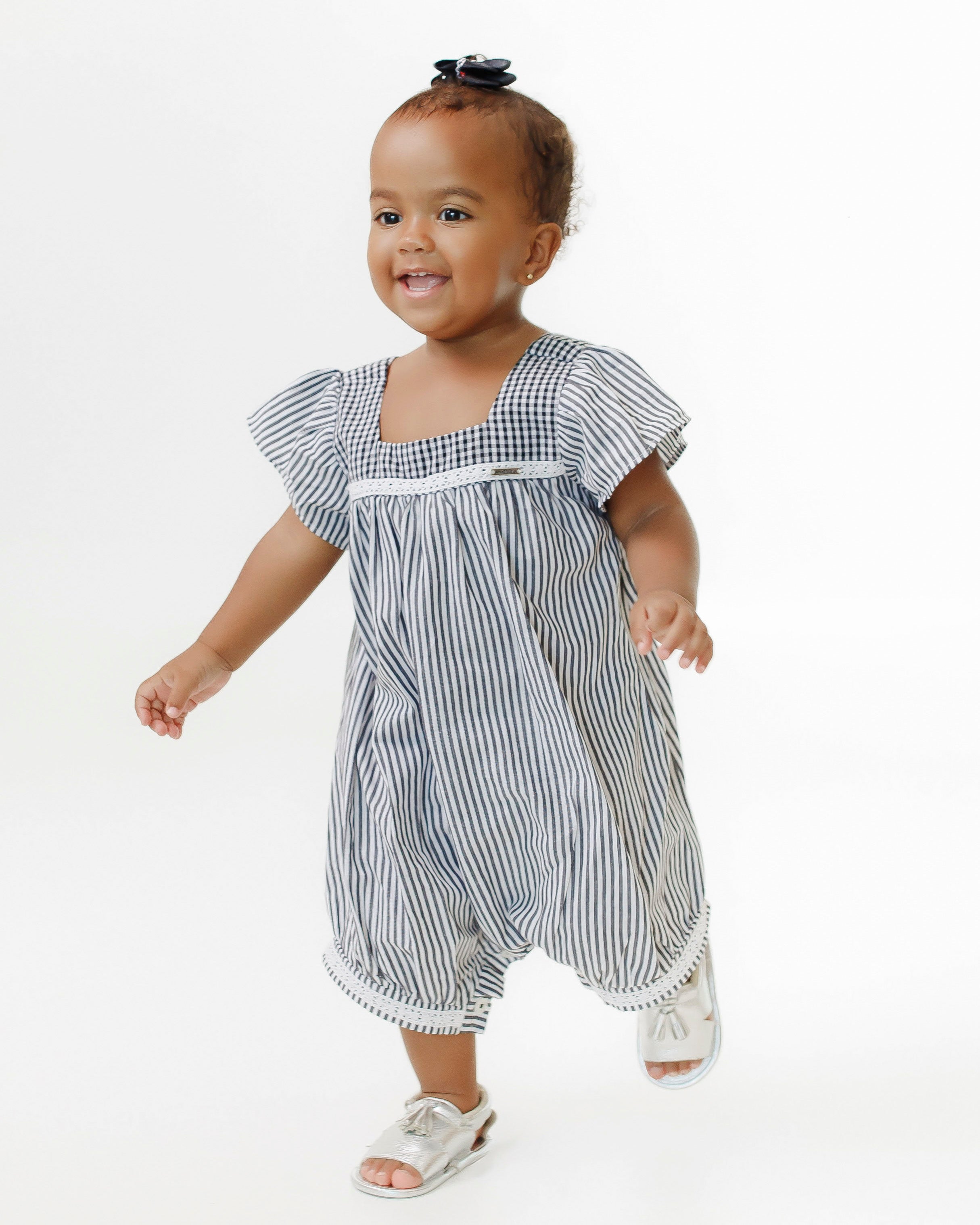 Romper infantil feminino Antonita com estampa de abelhas, ideal para meninas de 2 a 10 anos