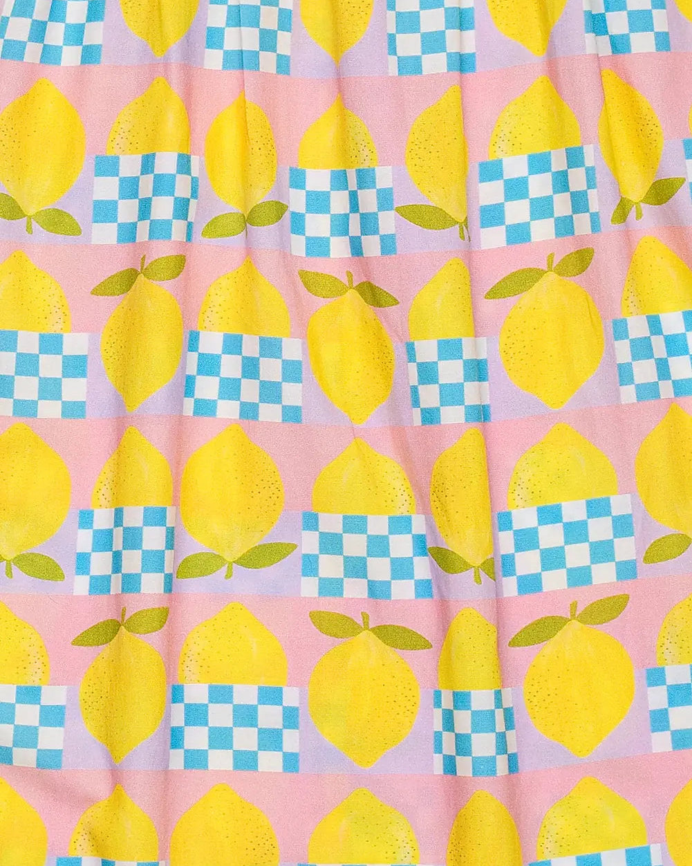 Vestido midi feminino infantil amarelo com estampa de círculos e quadrados coloridos, alças finas e saia rodada