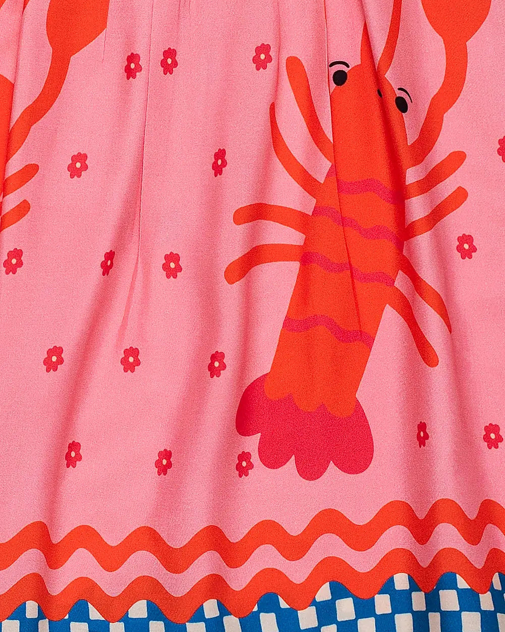 Vestido infantil rosa com estampa de lagostas, mangas amplas e saia fluida