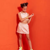 Conjunto infantil feminino com blusa de alças largas e short bege com bolsos