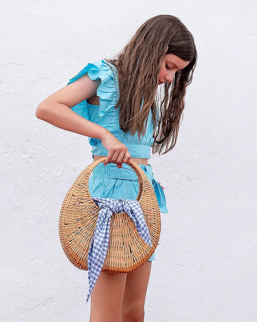 Conjunto feminino infantil azul com blusa de alças largas e short leve