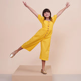 Macaco tricoline amarelo com mangas bufantes e botões frontais, peça feminina infantil