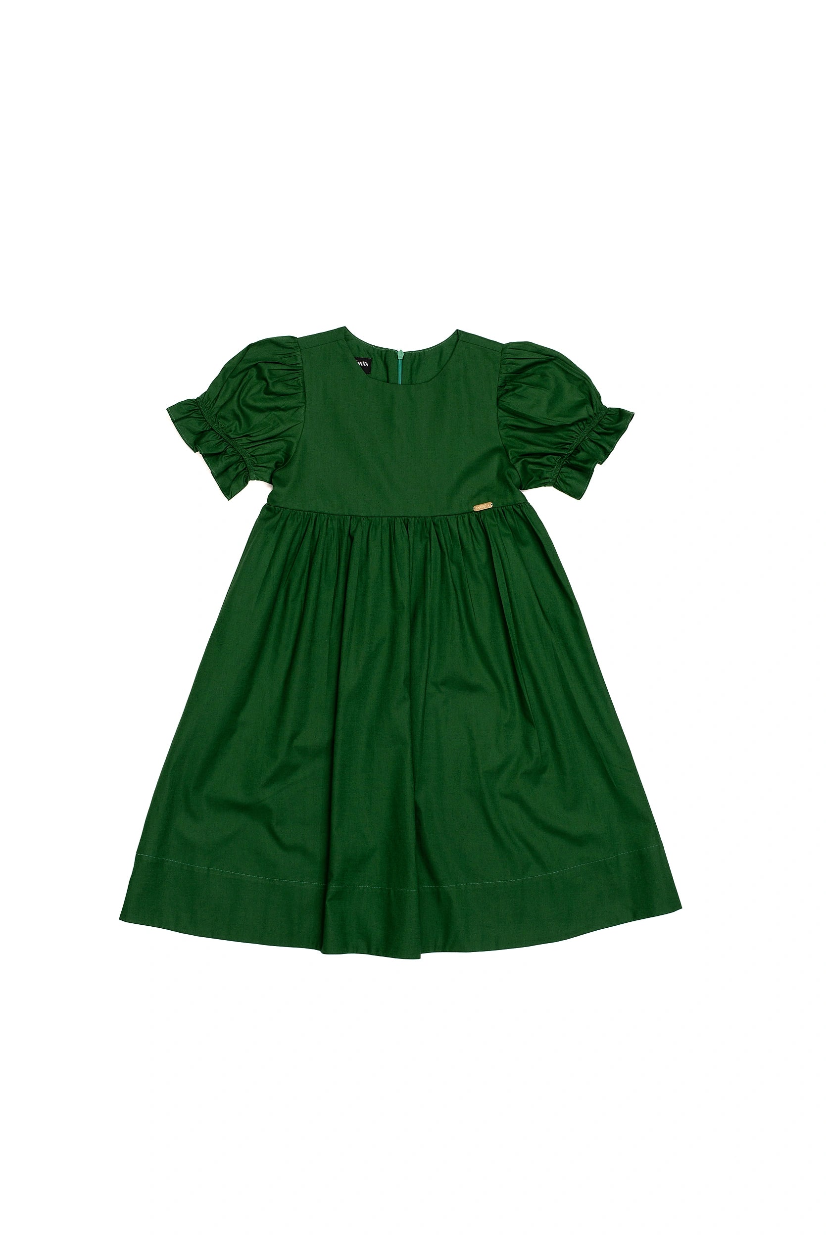 Vestido curto feminino com mangas bufantes e saia fluida, detalhe de ajuste na cintura