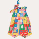 Macacão infantil feminino colorido com estampa geométrica e alças com laço