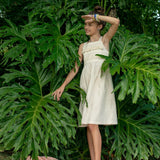 Vestido feminino infantil com alças finas e detalhes em renda na parte superior