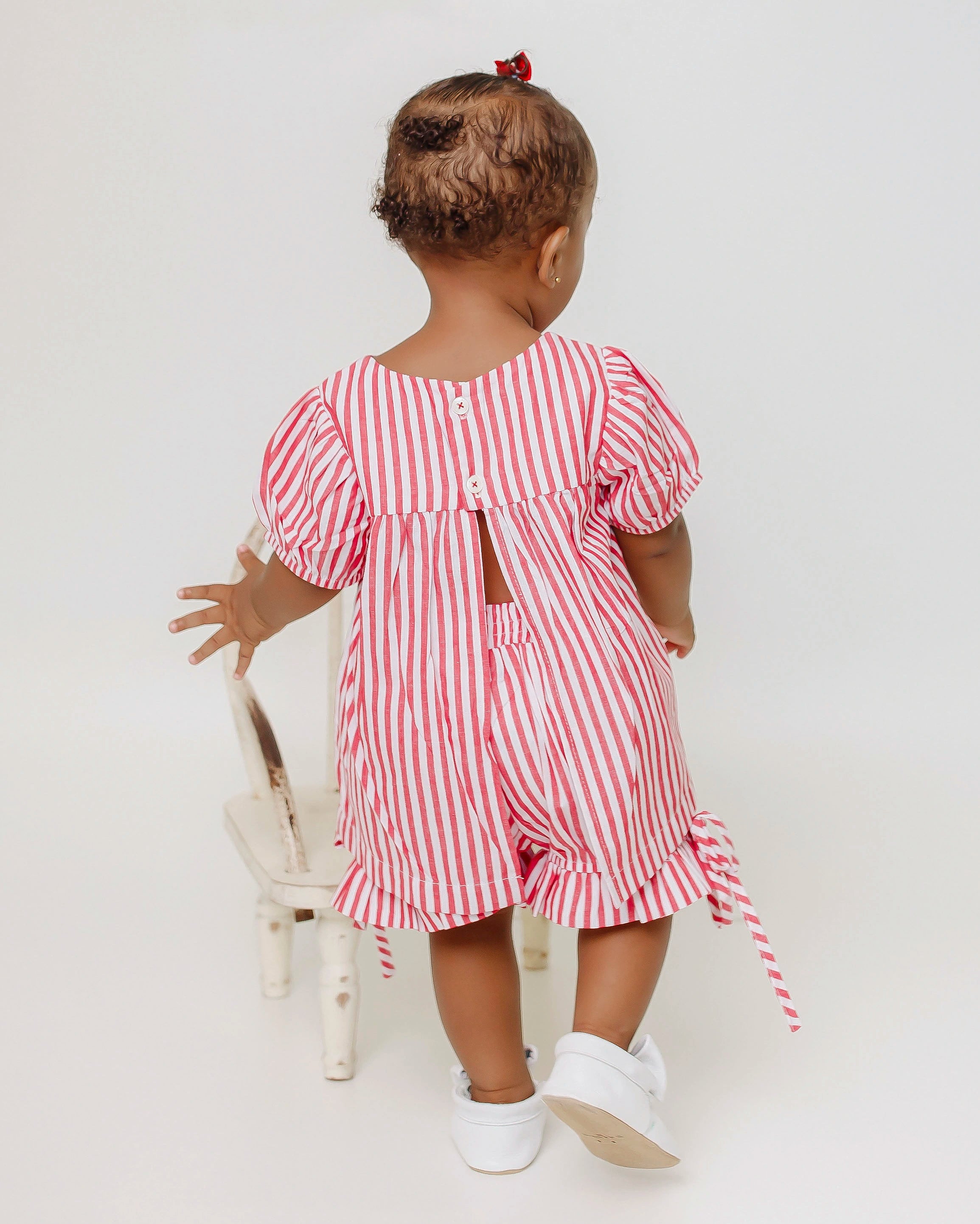 Conjunto com blusa de manga curta e shorts listrados infantil feminino Antonita para meninas de 2 a 10 anos