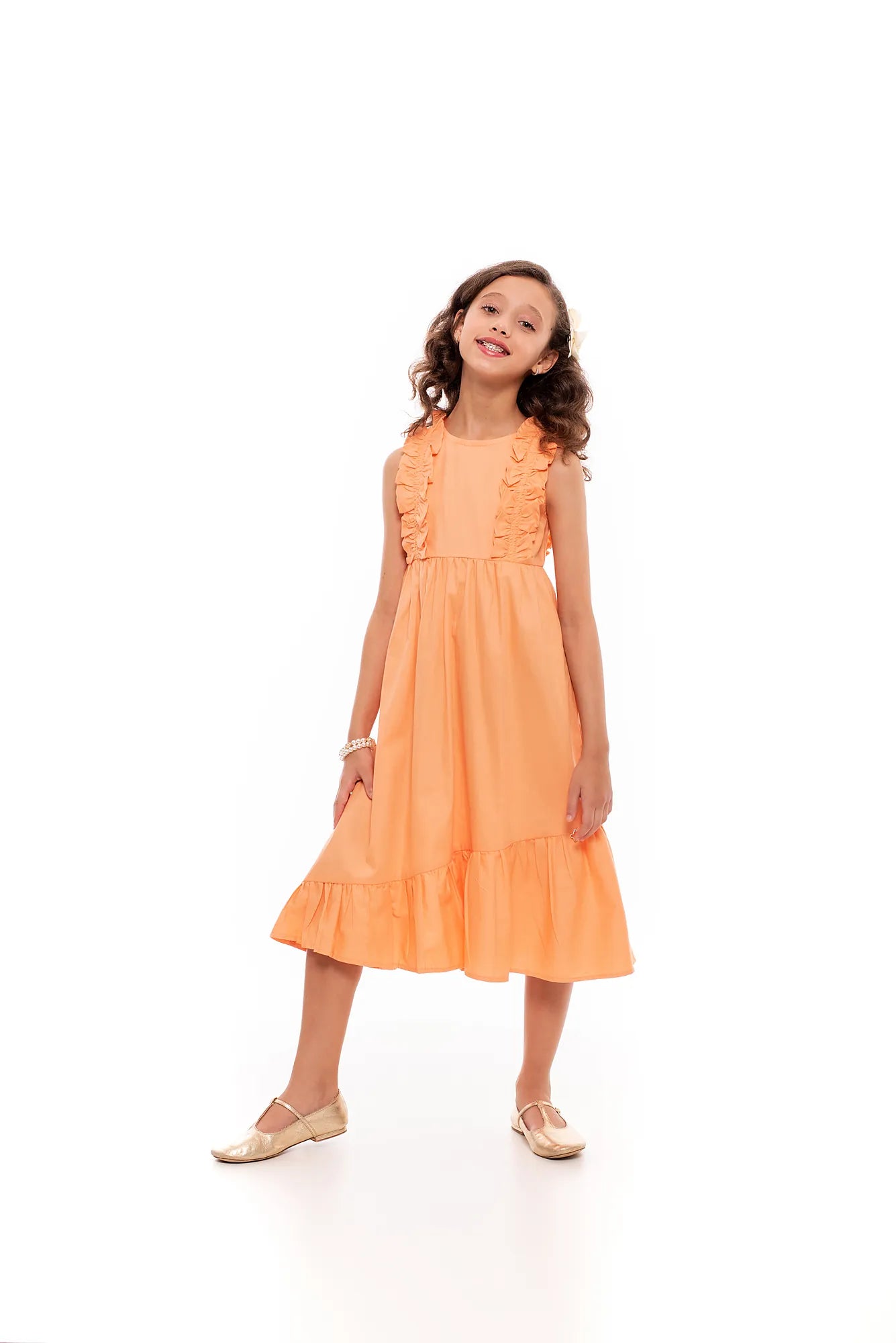 Vestido laranja infantil com babados na barra e alças largas