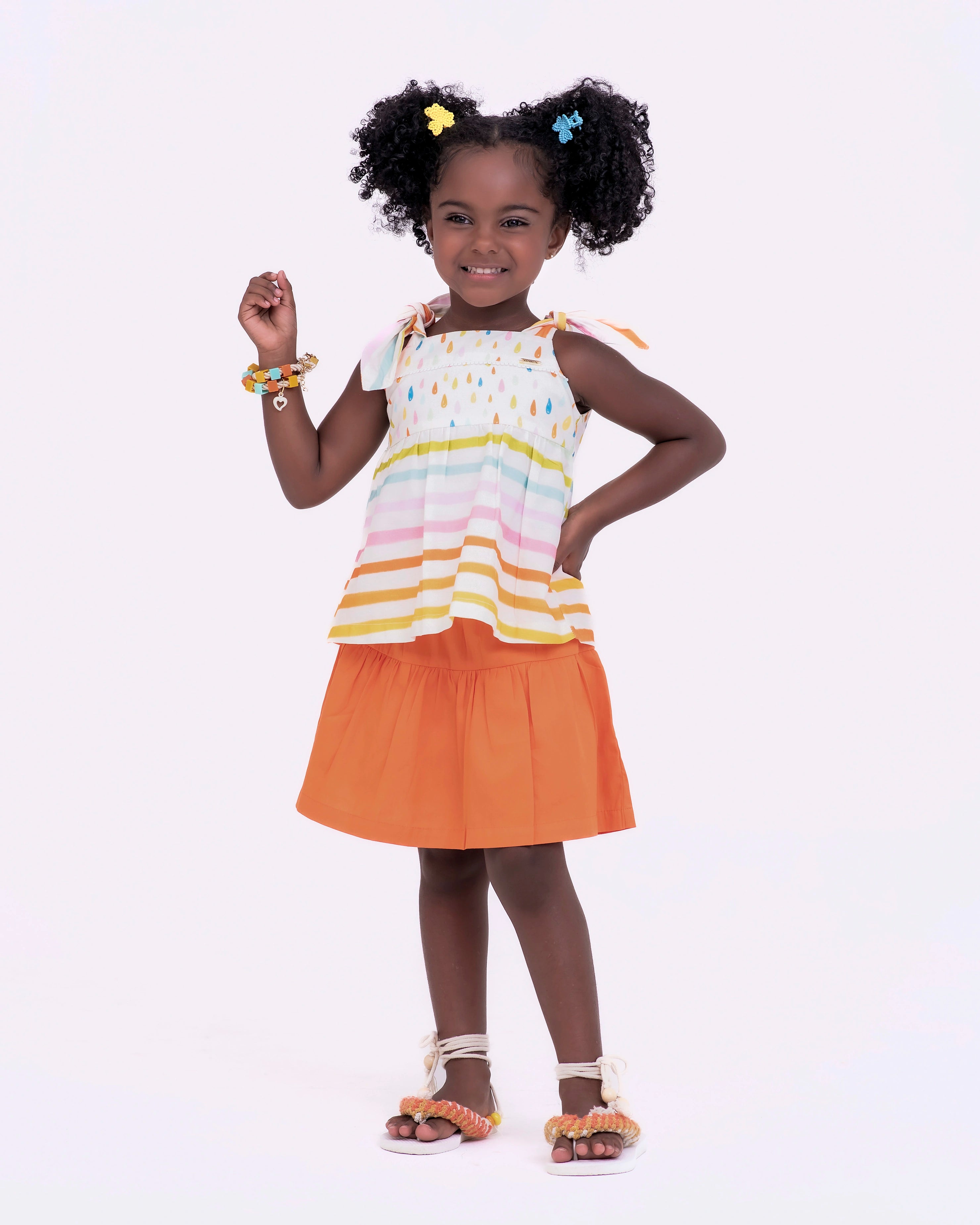 Conjunto com blusa de alças e estampa de gotas coloridas infantil feminino Antonita para meninas de 2 a 10 anos