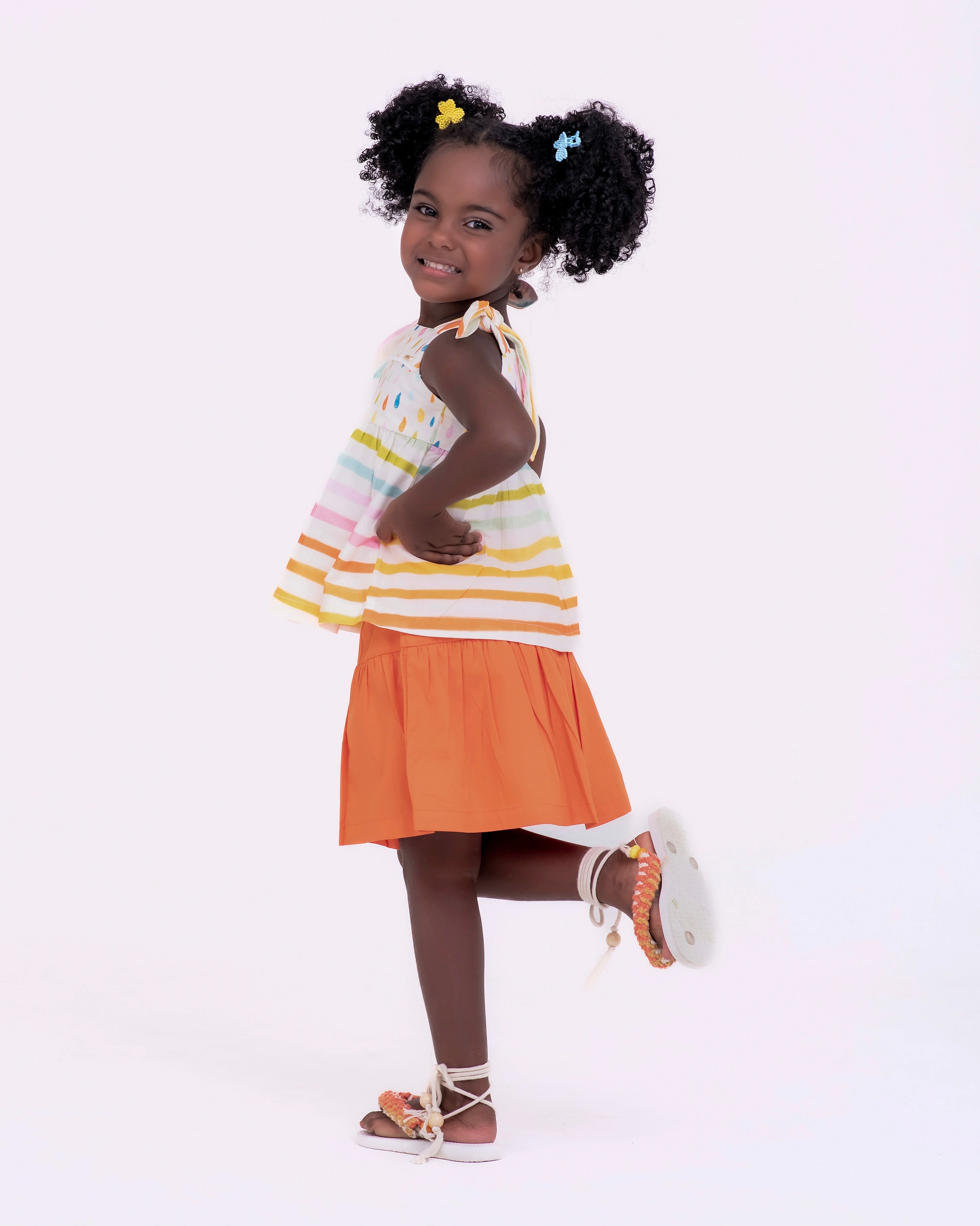 Conjunto com blusa de alças e estampa de gotas coloridas infantil feminino Antonita para meninas de 2 a 10 anos