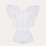 Conjunto infantil feminino com blusa de mangas amplas e short branco