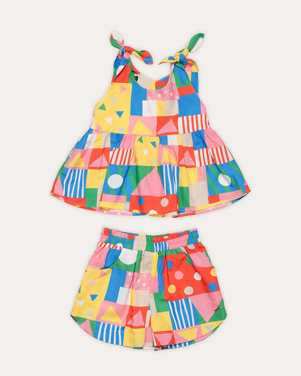 Conjunto infantil feminino com blusa de alças largas e short, estampa geométrica colorida