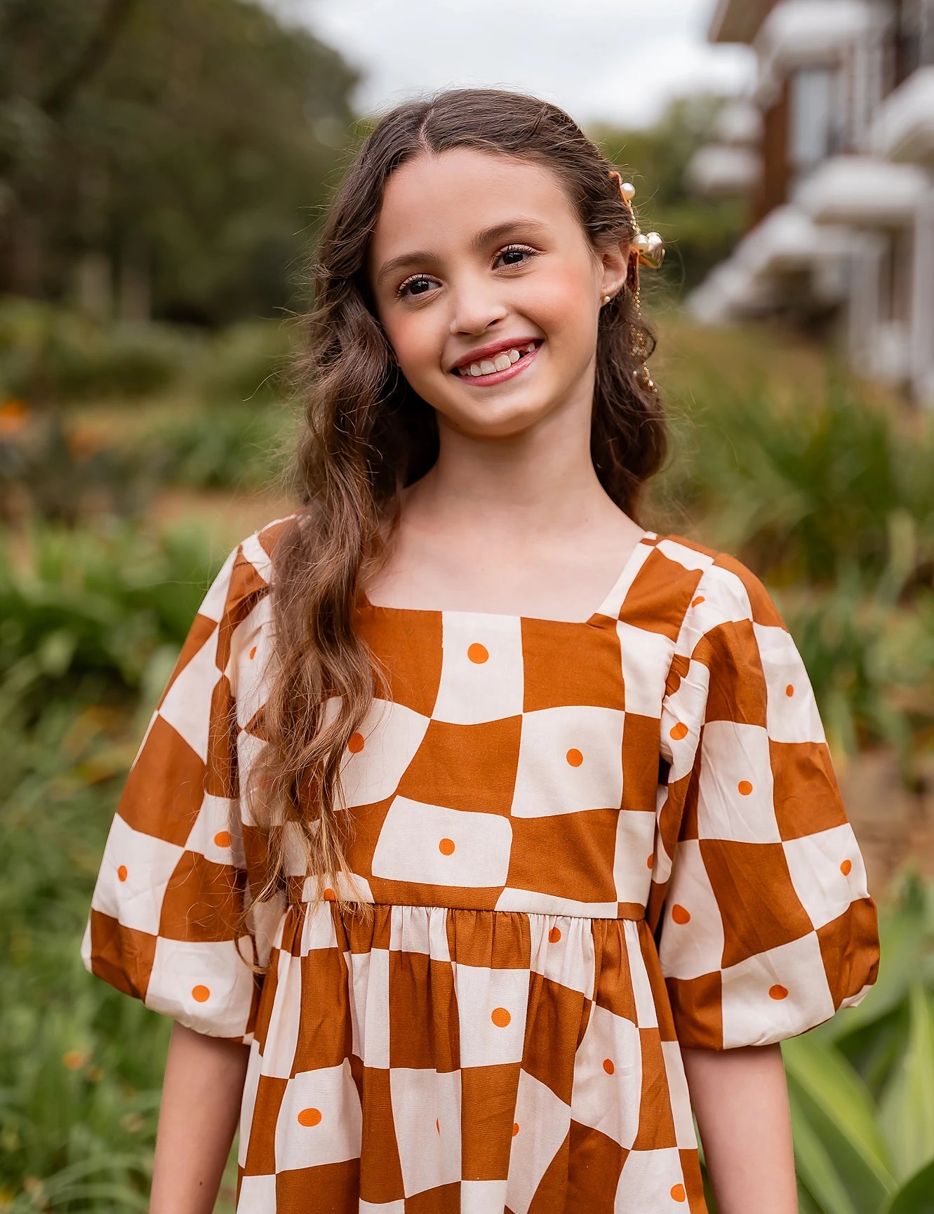 Vestido com estampa Grid em tons de marrom e laranja infantil feminino Antonita para meninas 