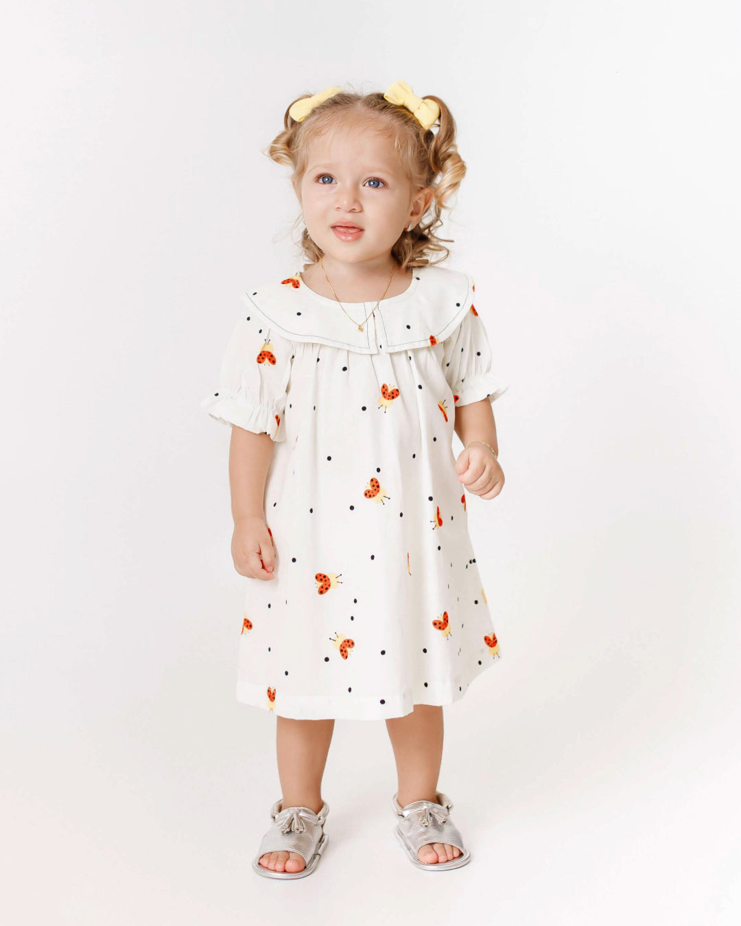Vestido com estampa de abelhas infantis femininos Antonita para meninas de 2 a 10 anos