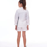 Conjunto feminino infantil branco com jaqueta de manga longa e short, detalhes em listras laterais