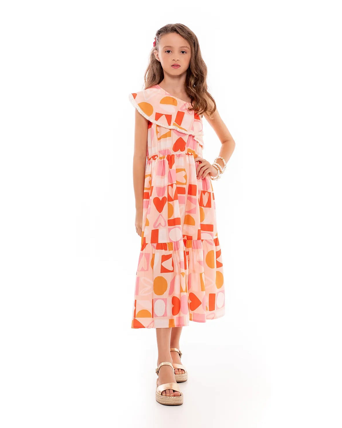 Vestido midi feminino infantil com estampa de corações e formas geométricas em rosa e laranja