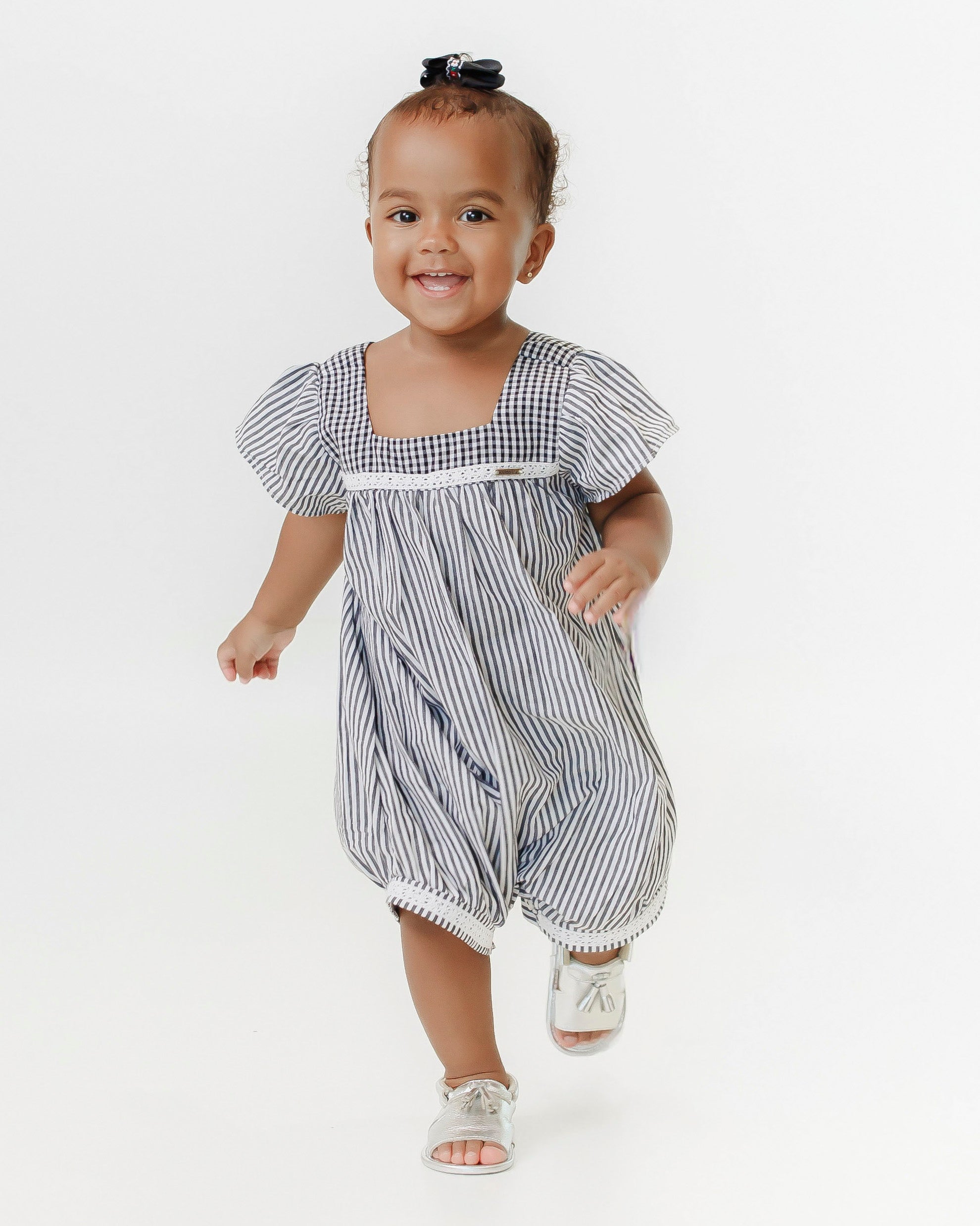 Romper infantil feminino Antonita com estampa de abelhas, ideal para meninas de 2 a 10 anos