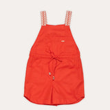 Jardineira laranja infantil com alças largas e bordado, ideal para brincadeiras