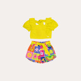 Conjunto infantil feminino com blusa amarela e short colorido estampado com formas geométricas e flores