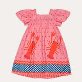 Vestido rosa infantil com estampa de lagostas e mangas bufantes