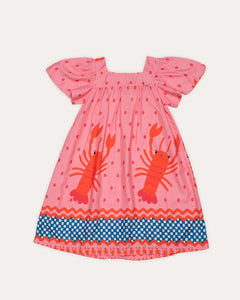 Vestido rosa infantil com estampa de lagostas e mangas bufantes