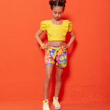 Conjunto infantil feminino com blusa amarela e short colorido estampado com formas geométricas e flores